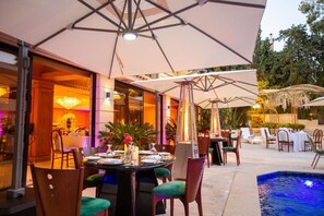 Seasonal outdoor pool, pool umbrellas - Amman International (Amman)