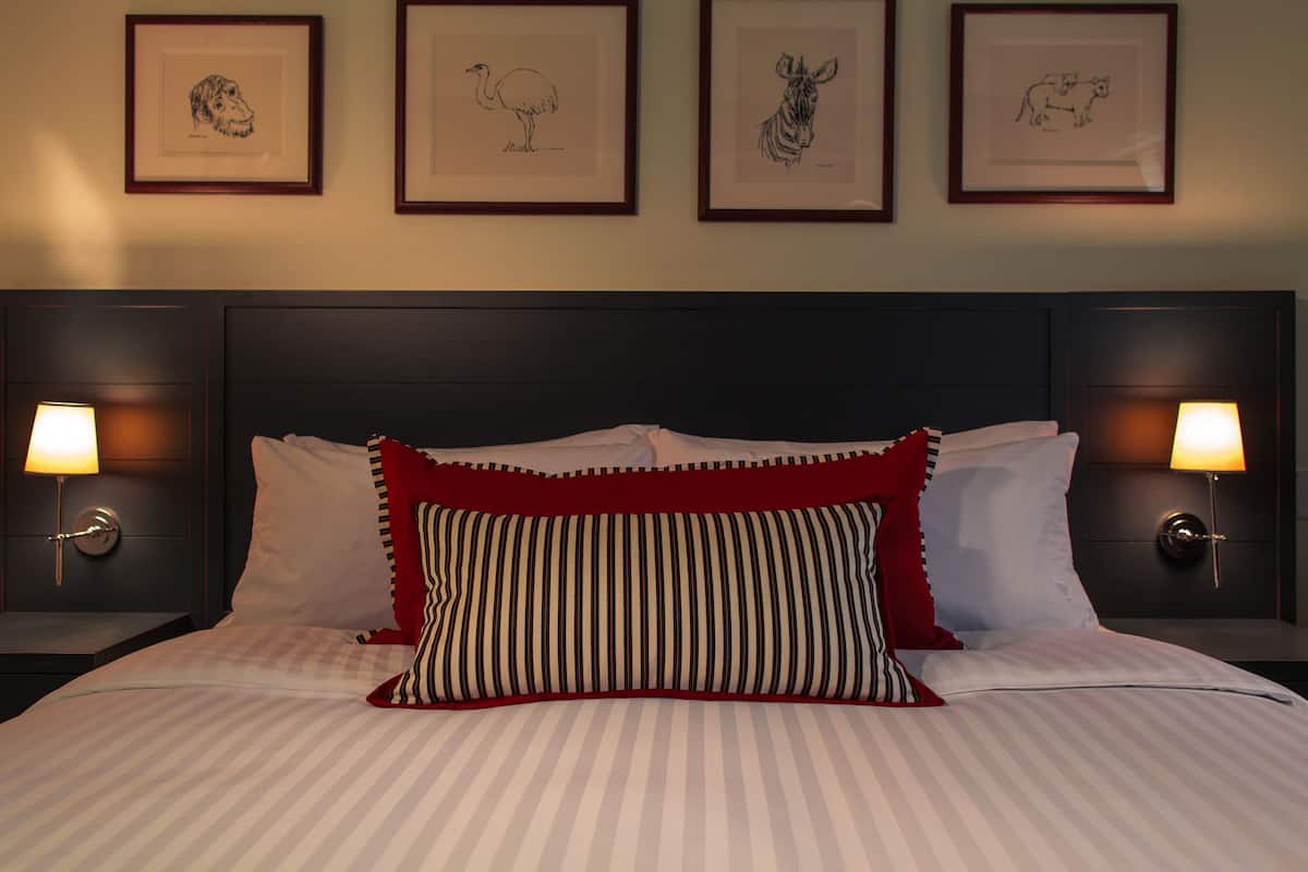 1 quarto, roupas de cama premium, camas com colchões pillow-top