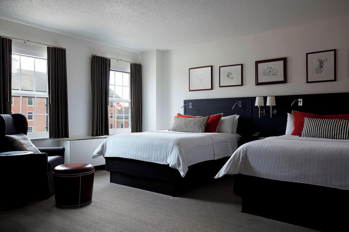 1 Schlafzimmer, hochwertige Bettwaren, Pillowtop-Betten, Schreibtisch