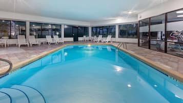 Indoor pool, sun loungers