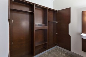 Suite, 1 King Bed, Non Smoking | Premium bedding, desk, laptop workspace, blackout drapes