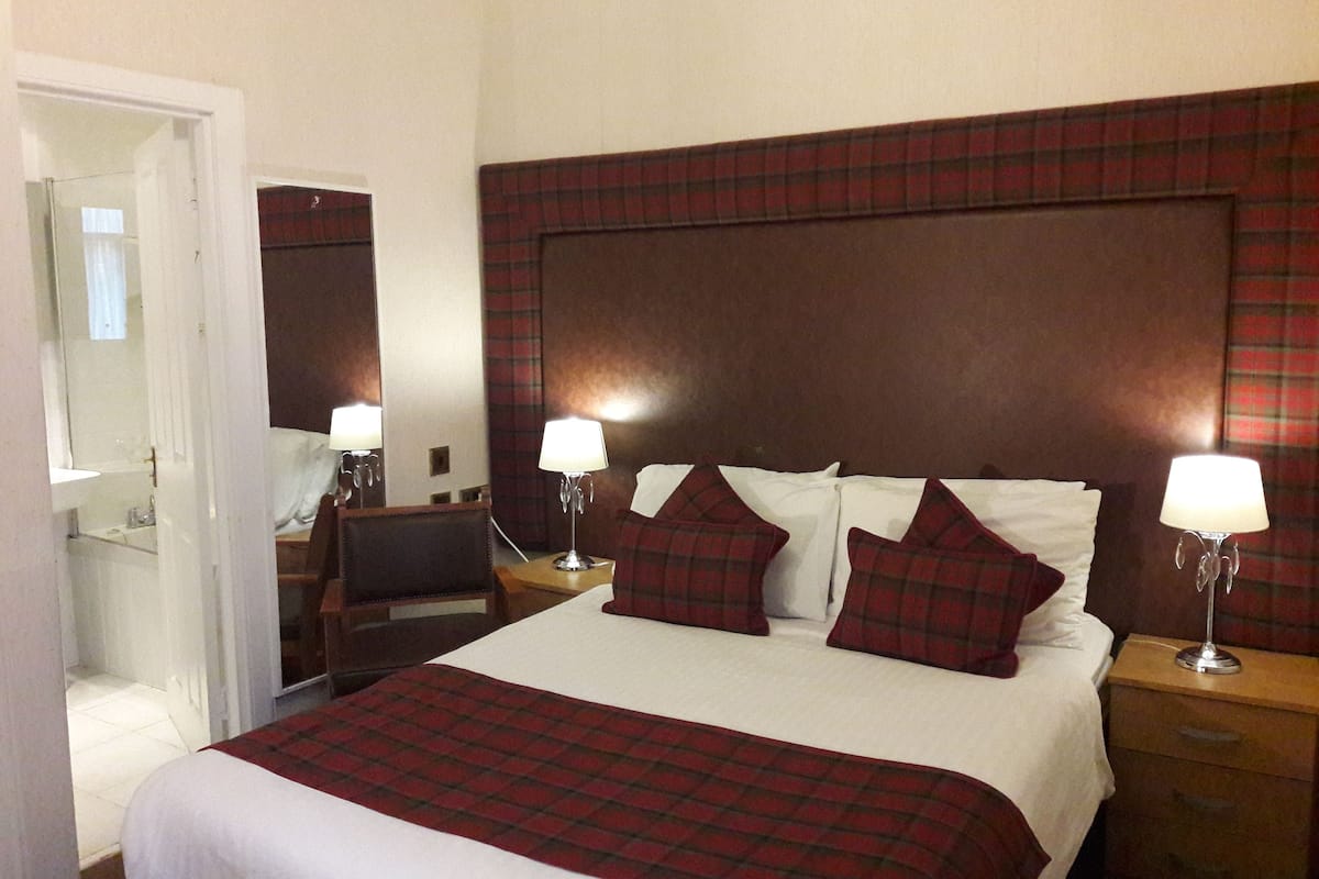 Budget Double Room | Iron/ironing board, free WiFi, bed sheets