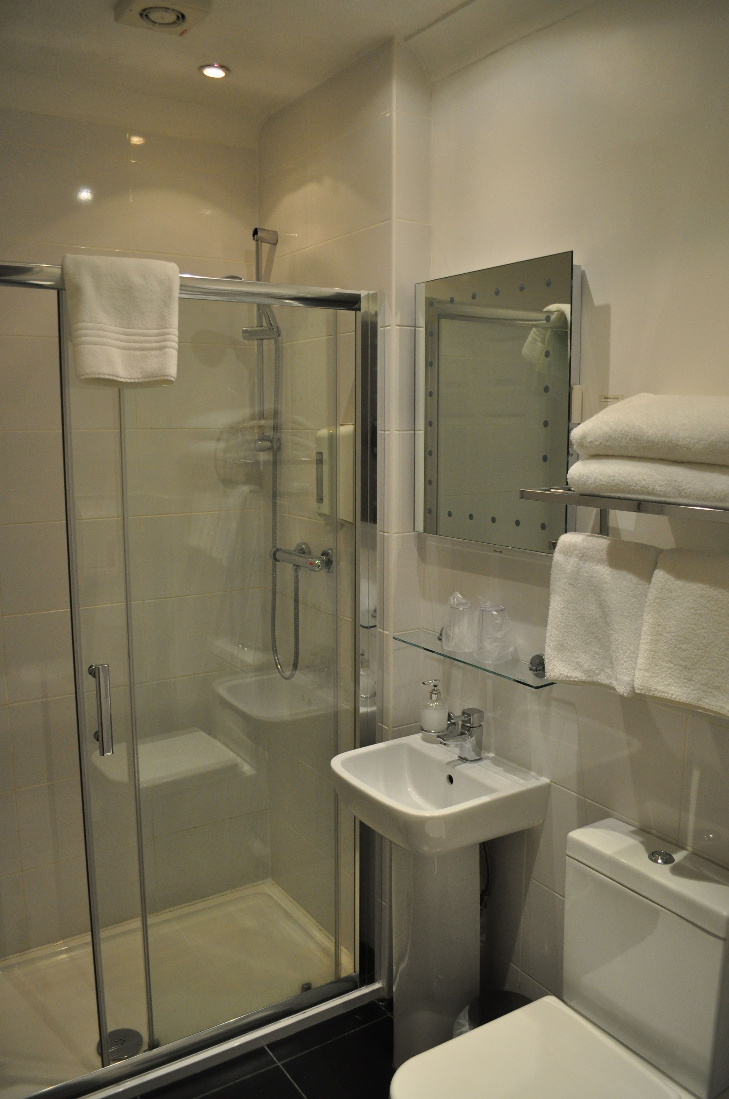 twin room | iron/ironing board, free wifi, bed sheets