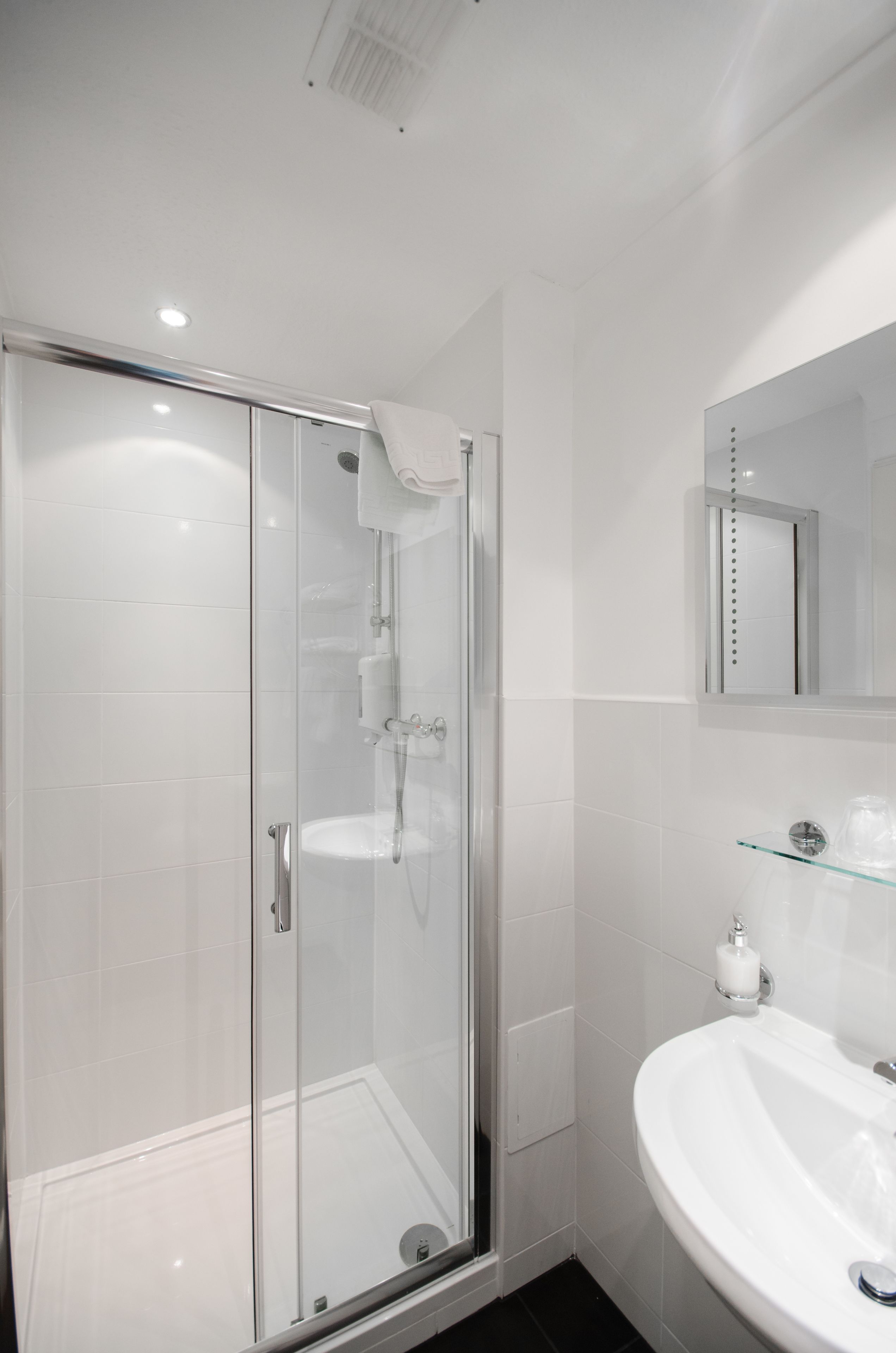 single room | bathroom | free toiletries, hair dryer, towels