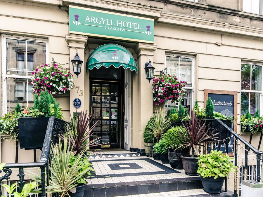 Vista frontal de la propiedad