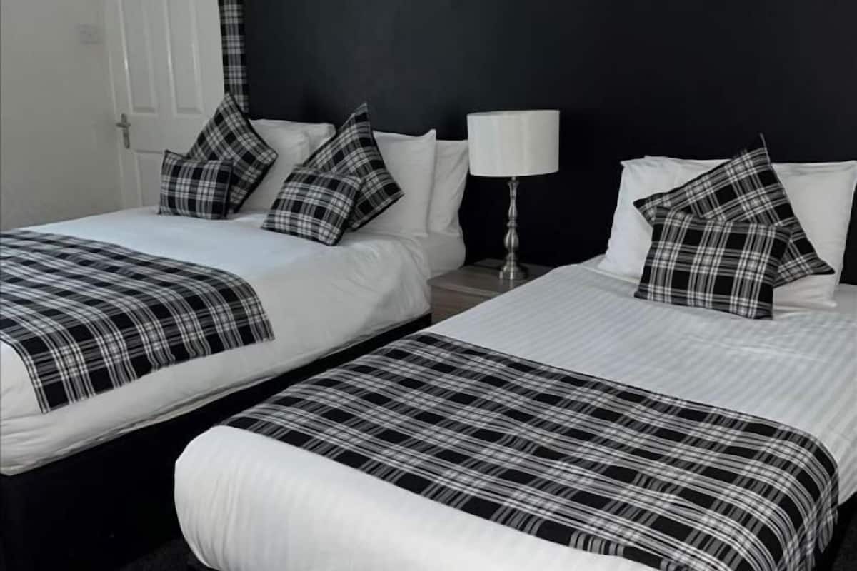 Iron/ironing board, free WiFi, bed sheets