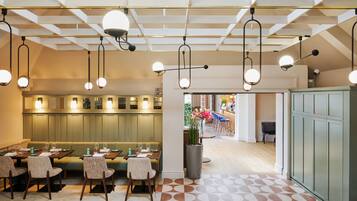 Breakfast, lunch, dinner served; international cuisine