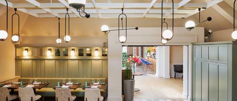 Aamiainen, lounas ja illallinen; kansainvälinen keittiö