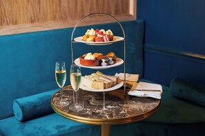 Breakfast, lunch and dinner served  - Milford Hall Salisbury (Salisbury)