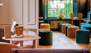 Cocktail bar