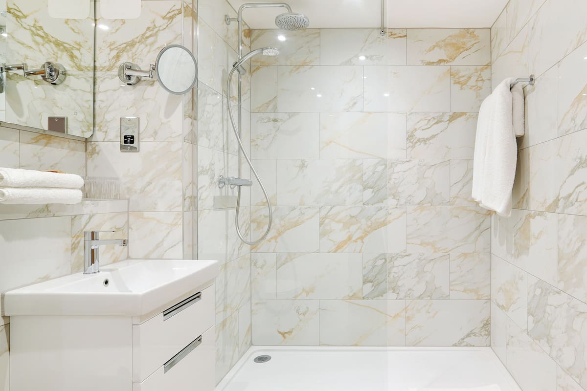 executive double room | bathroom | shower, free toiletries, hair dryer, slippers