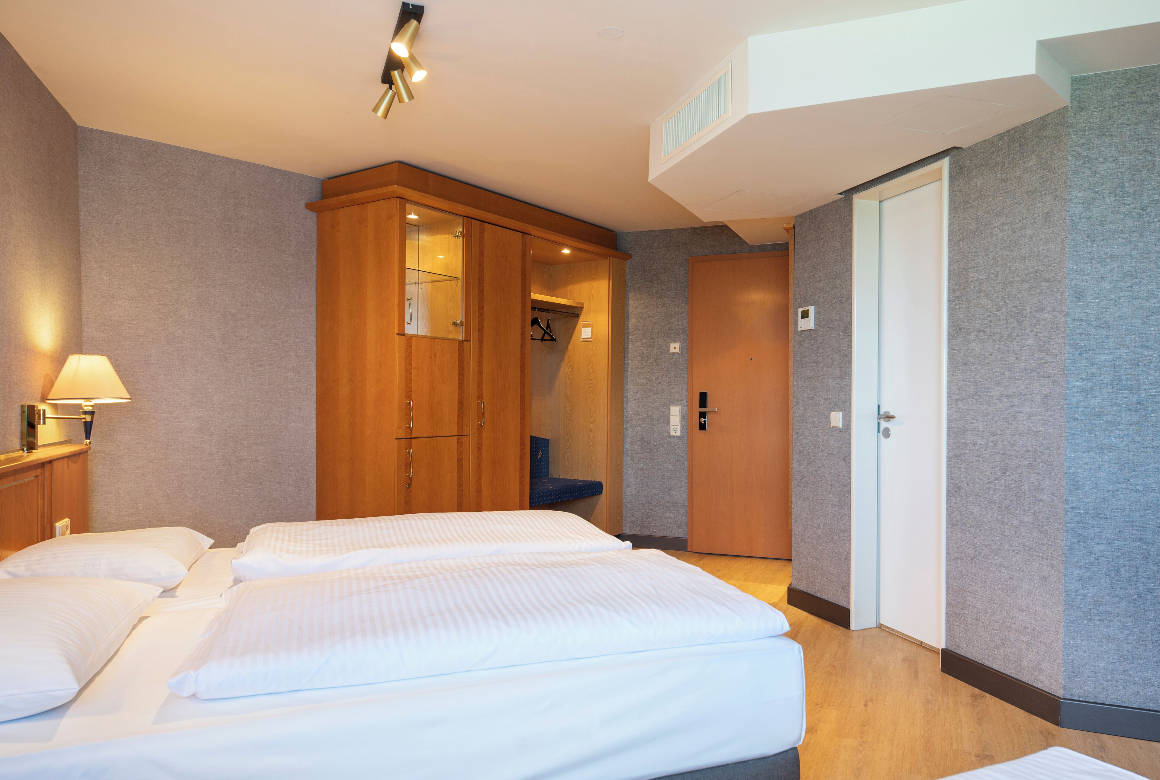 economy twin room | 1 bedroom, desk, laptop workspace, blackout curtains