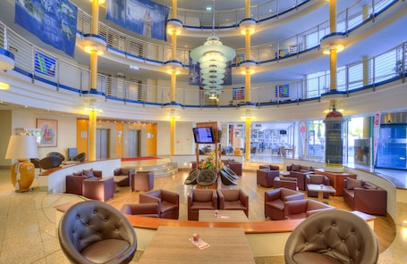 Entrada interior. ACHAT Hotel Magdeburg