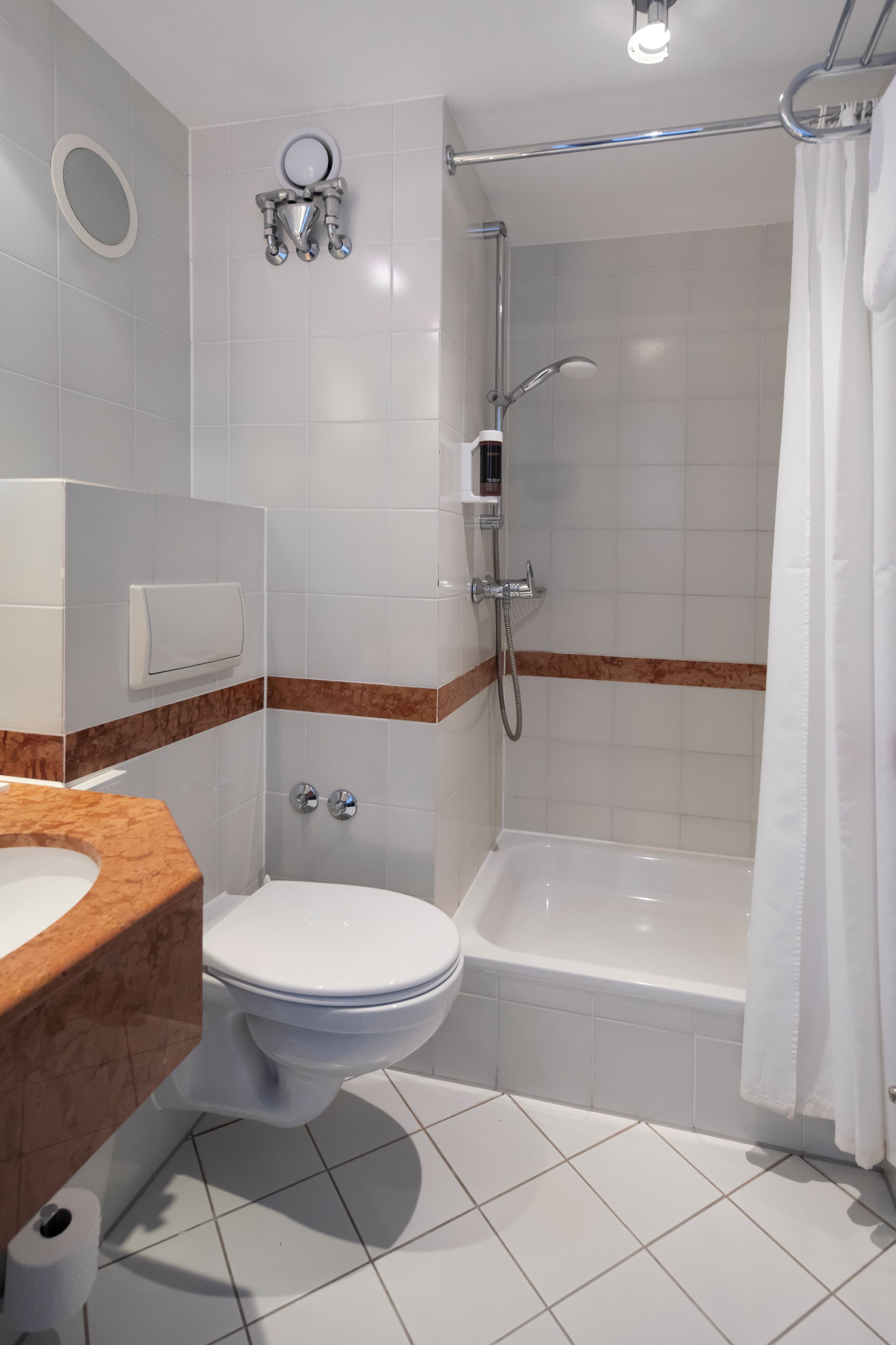 A bathroom with a toilet, sink, and bathtub.