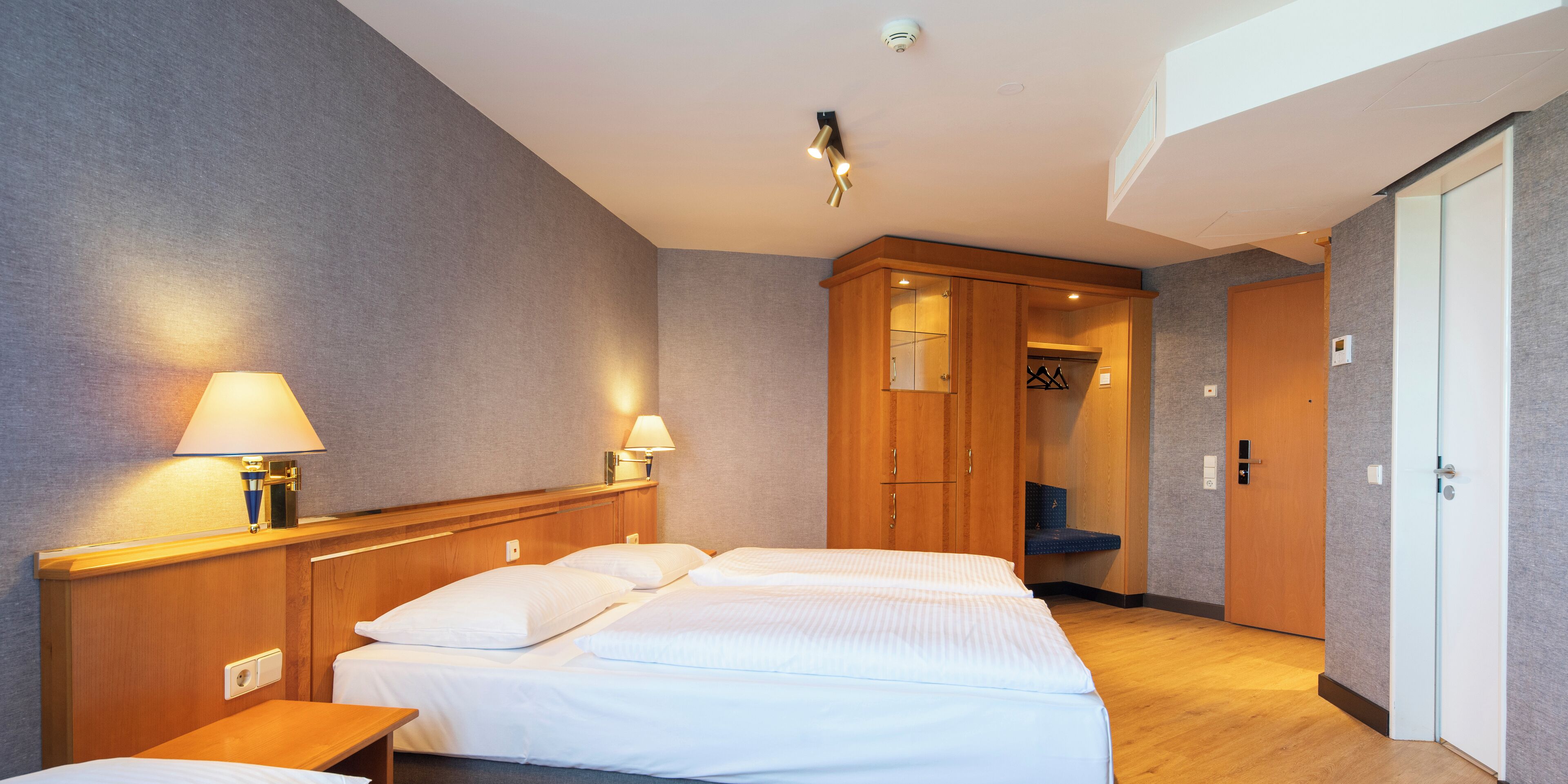 economy twin room | 1 bedroom, desk, laptop workspace, blackout curtains