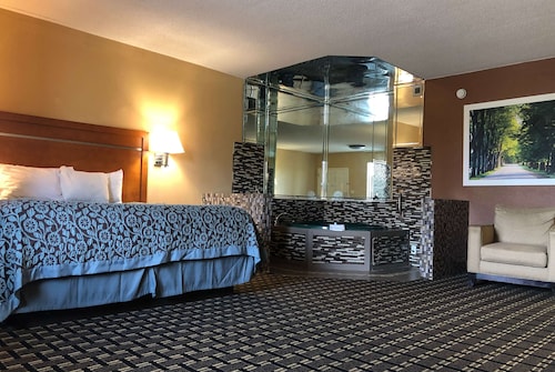 Days Inn by Wyndham Columbus