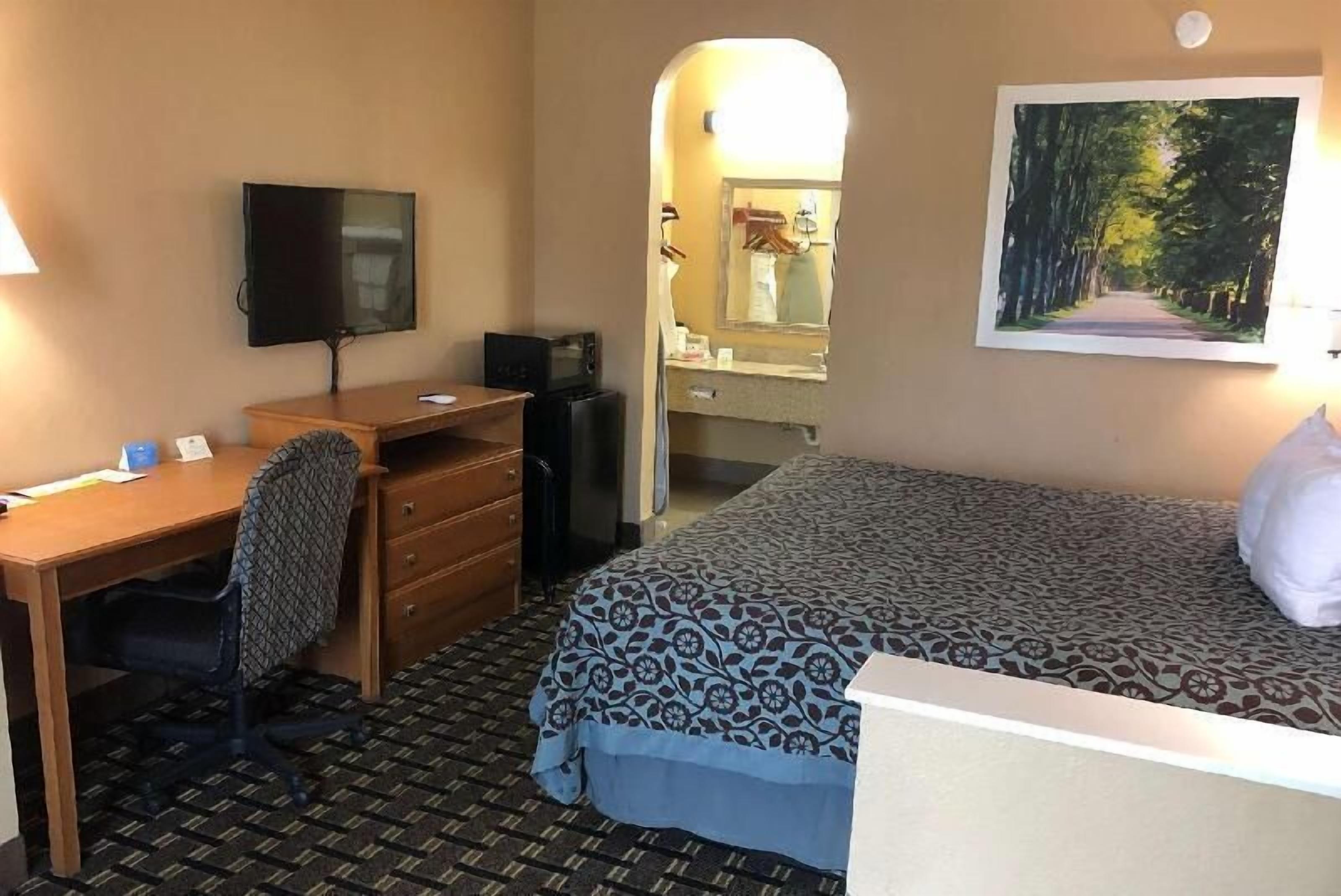In-room safe, desk, iron/ironing board, free WiFi
