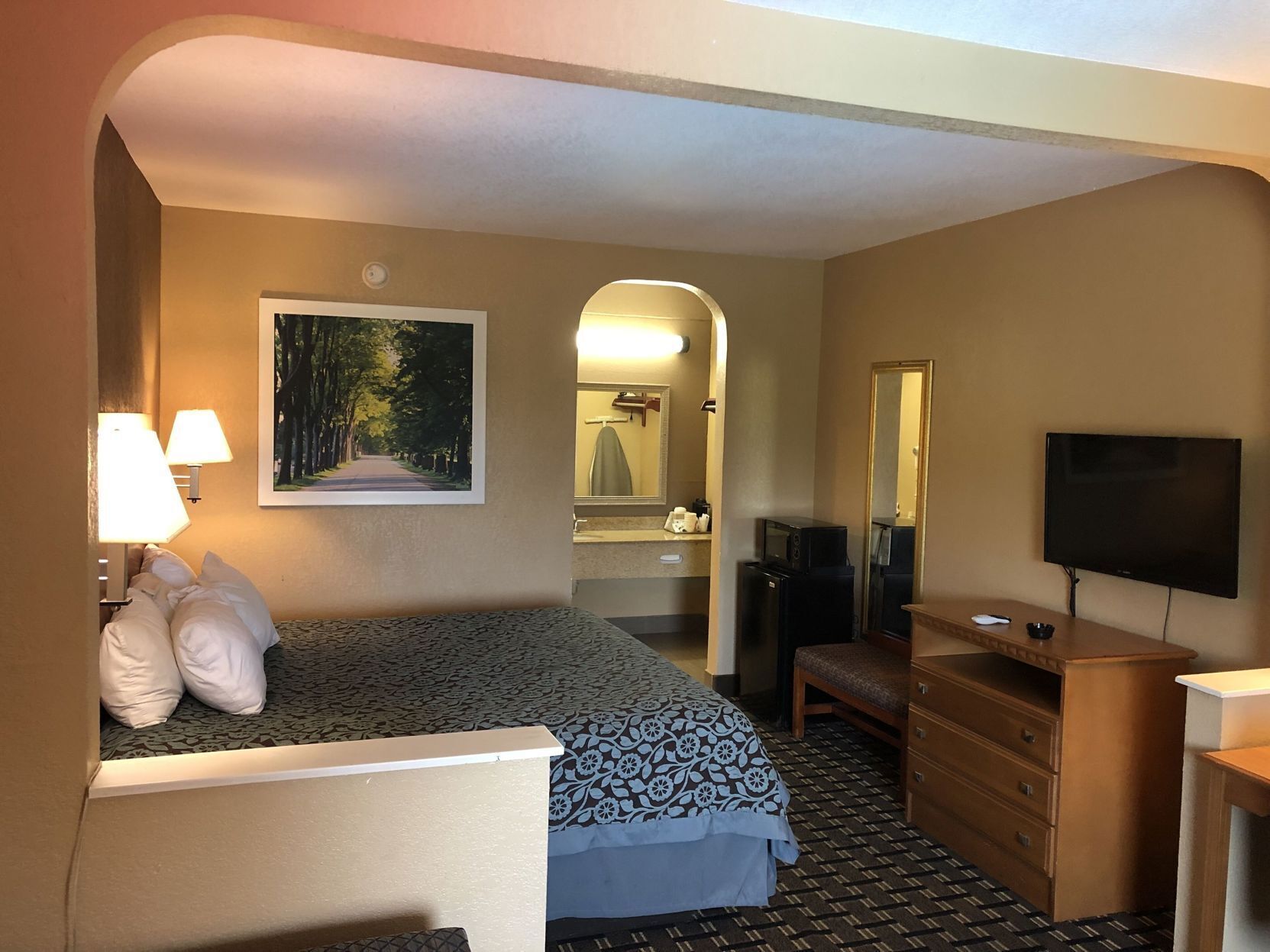 In-room safe, desk, iron/ironing board, free WiFi