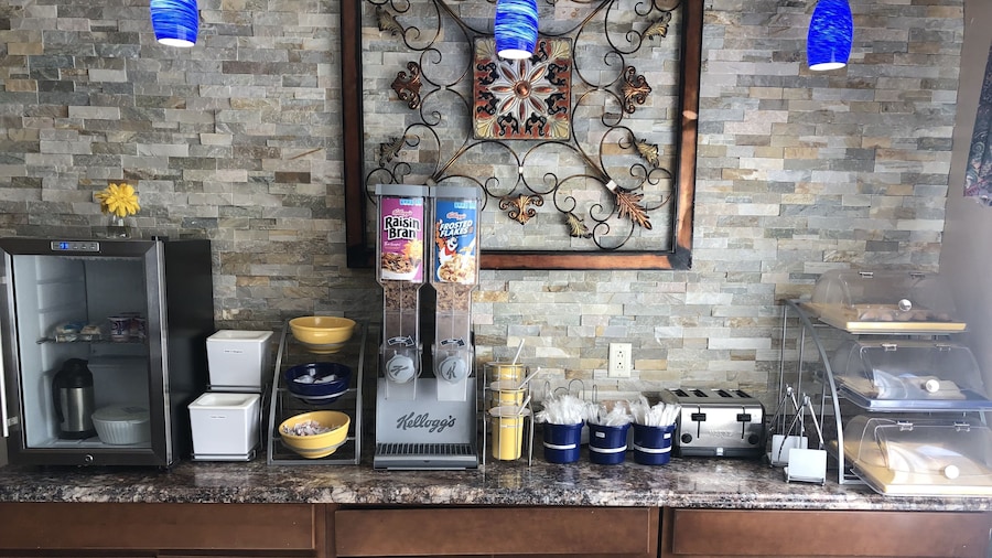 Days Inn by Wyndham Columbus