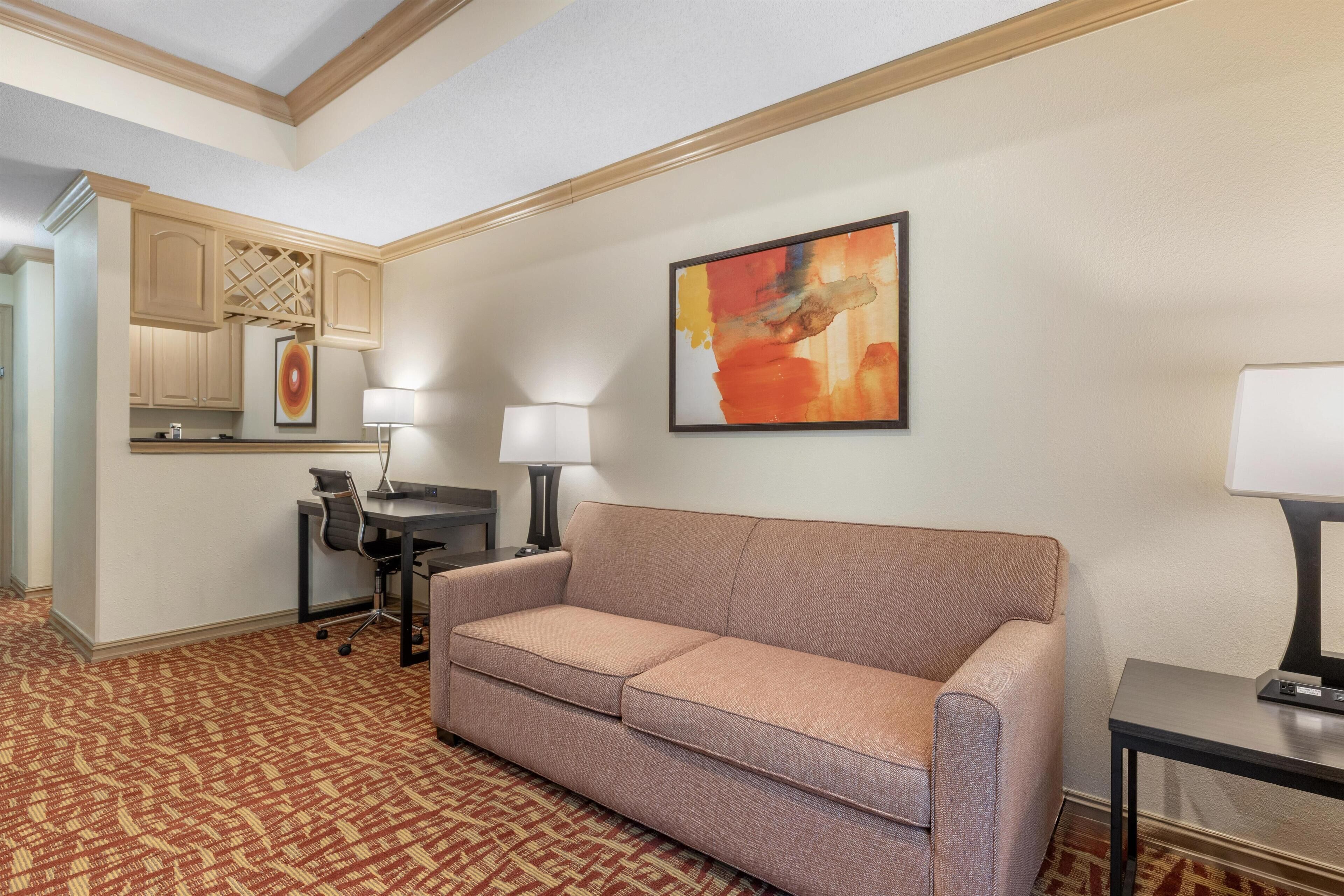 Suite, 1 King-Bett, Nichtraucher, Whirlpool | Pillowtop-Betten, Schreibtisch, laptopgeeigneter Arbeitsplatz
