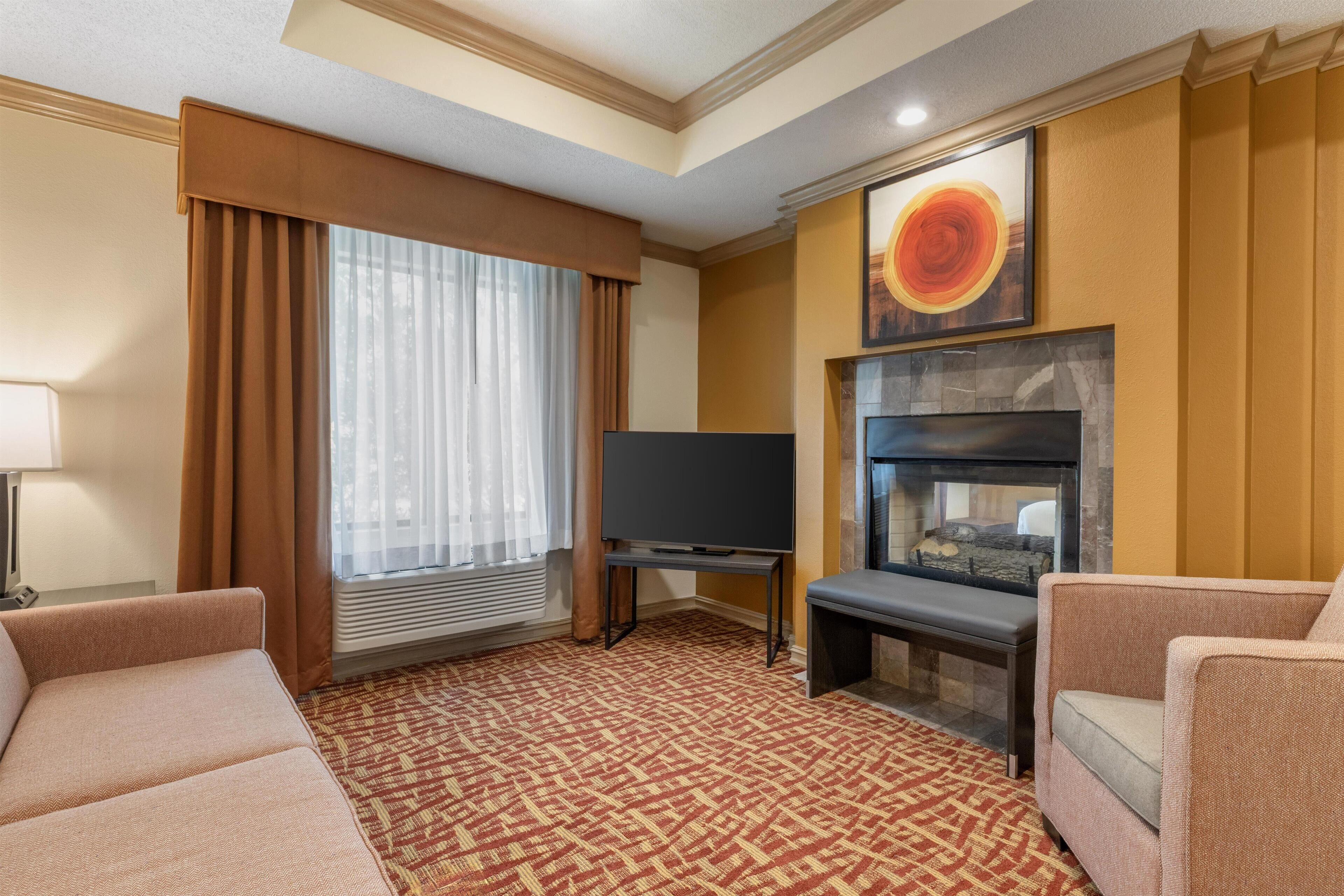 套房, 1 张特大床, 无烟房, 按摩浴缸 | 加厚床垫、办公桌、笔记本电脑工作  区、遮光窗帘