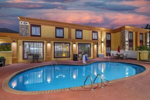 Seasonal outdoor pool - Best Western Aspen Hotel (Fort Smith)