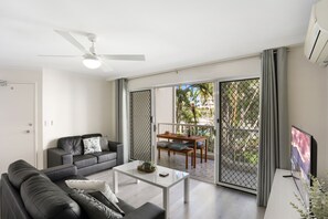 2 Bedroom Apartment | Laptop workspace, iron/ironing board, free WiFi, bed sheets