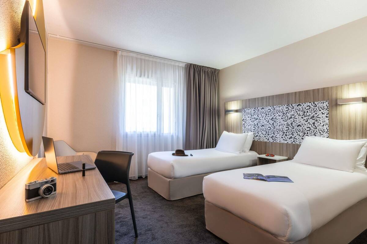 Premium bedding, in-room safe, desk, blackout curtains