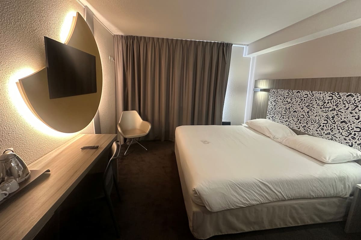 Comfort Room, 1 Double Bed | Premium bedding, in-room safe, desk, blackout drapes