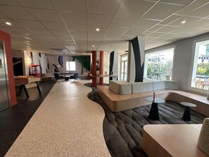 Bar (on property) - Ibis Styles Lyon Gorge de Loup Saphir (Lyon)