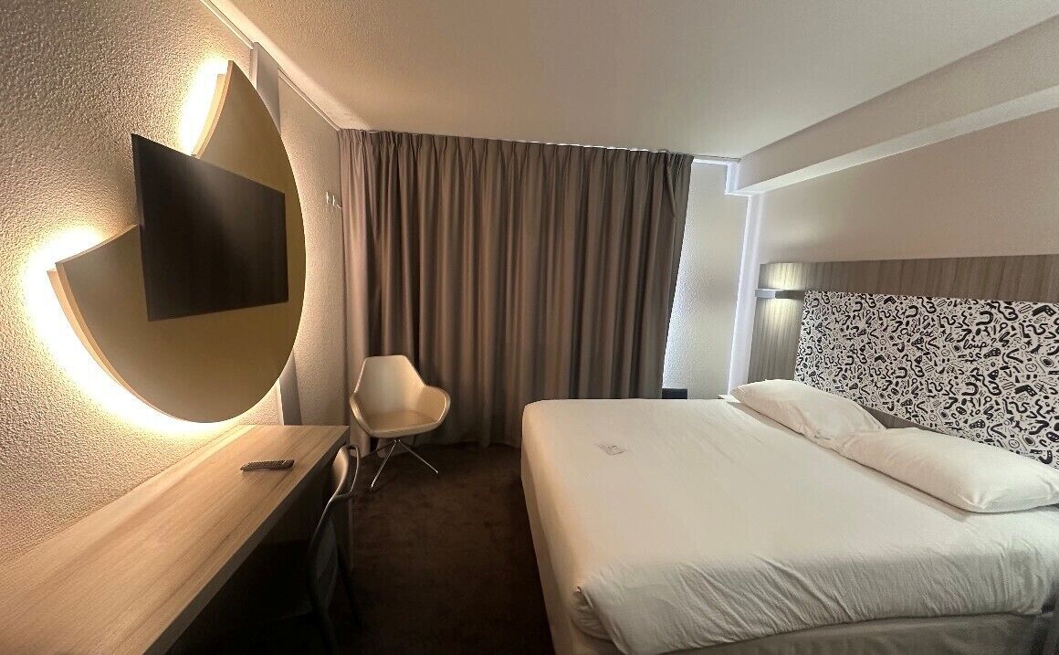 Standard Room, 1 Double Bed | Premium bedding, in-room safe, desk, blackout drapes