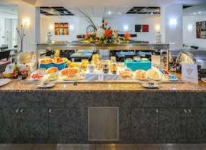 Desayuno buffet todos los días (EUR 17 por persona) 