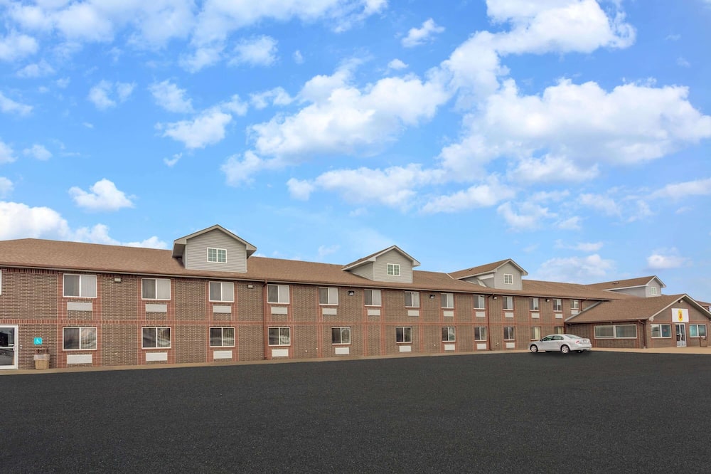 Super 8 by Wyndham Missouri Valley