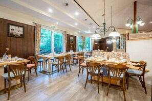 Bao gồm bữa sáng buffet hàng ngày 