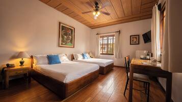 Suite | Edredón, caja de seguridad en la habitación y decoración personalizada