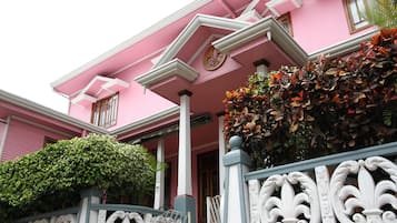 Fachada de la propiedad