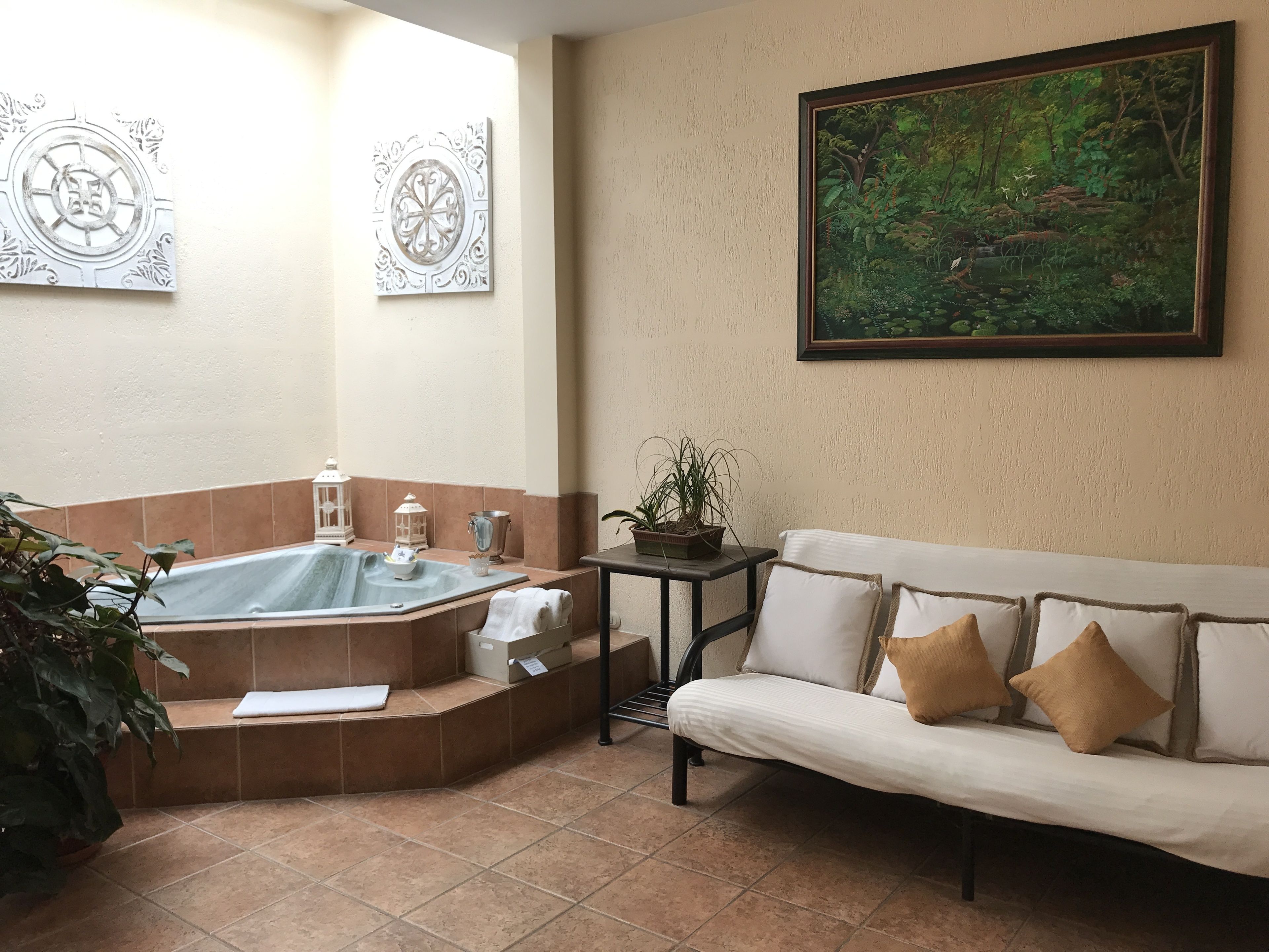 Master Suite with A/C and Jacuzzi | 按摩浴缸