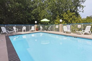 Outdoor pool, pool umbrellas, sun loungers