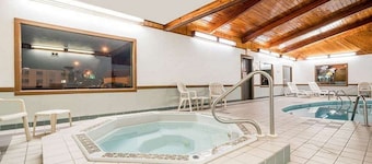 Super 8 by Wyndham Fargo/i-29/west Acres Mall