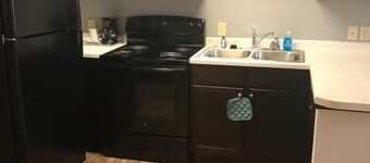 Super 8 by Wyndham Fargo/i-29/west Acres Mall