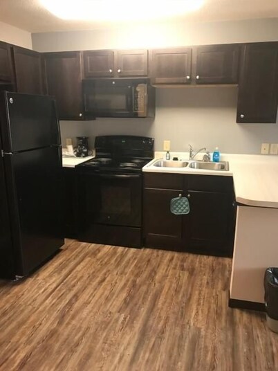 Super 8 by Wyndham Fargo/i-29/west Acres Mall