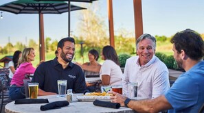 5 restaurants, breakfast, lunch, dinner served; American cuisine