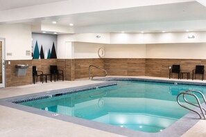 Indoor pool - La Quinta Inn & Suites by Wyndham Logan (Logan)