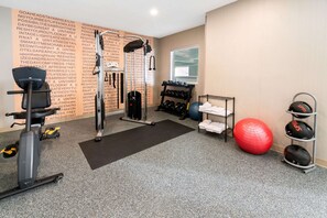 Fitness facility - La Quinta Inn & Suites by Wyndham Logan (Logan)