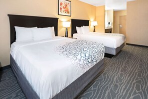 Room, 2 Queen Beds, Accessible, Mountain View (Mobility Accessible)