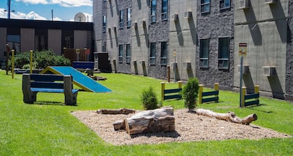 Travelodge by Wyndham Edmonton West