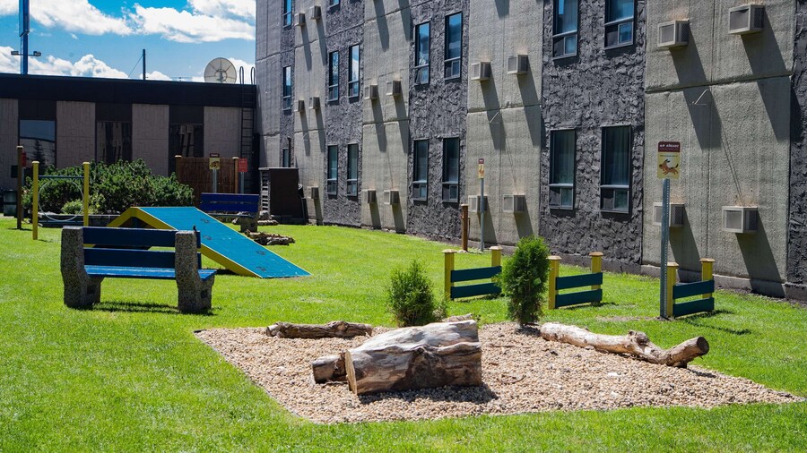 Travelodge by Wyndham Edmonton West