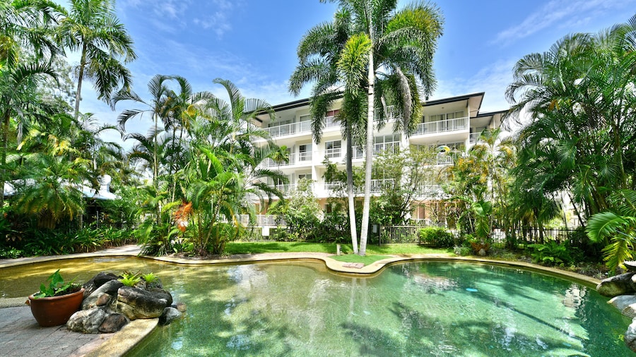 Golden Sands Beachfront Apartment Resort