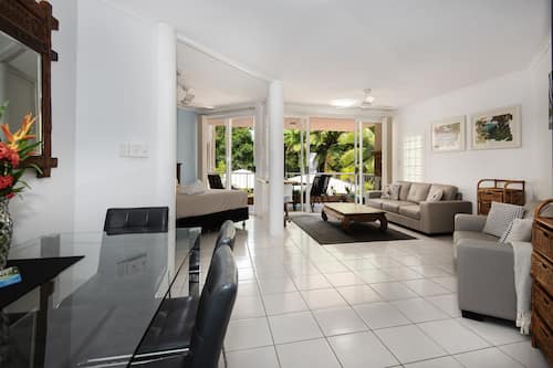 One-Bedroom King Apartment - Pool/Garden View | Living area | 40-inch Smart TV with digital channels, TV, books