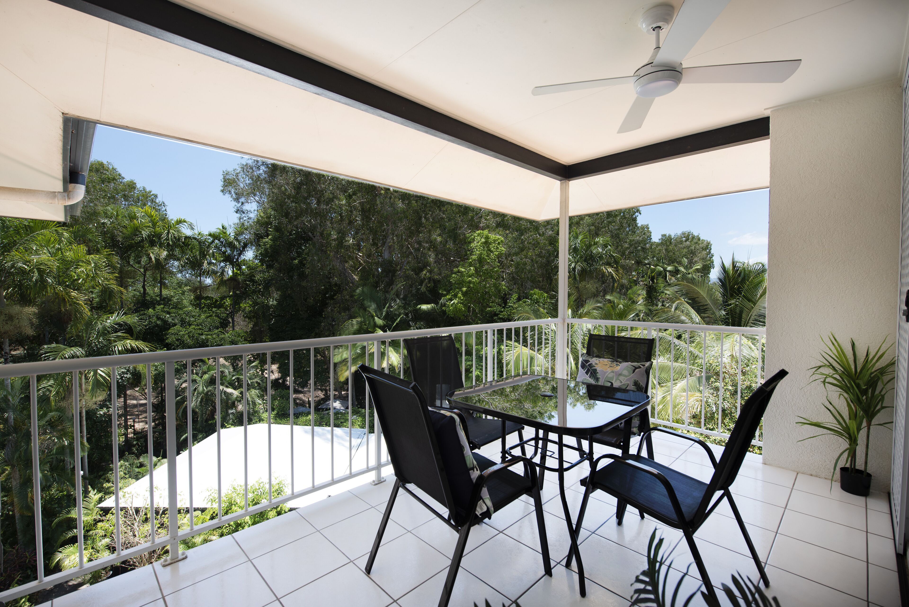 Golden Sands Beachfront Apartment Resort — image 6